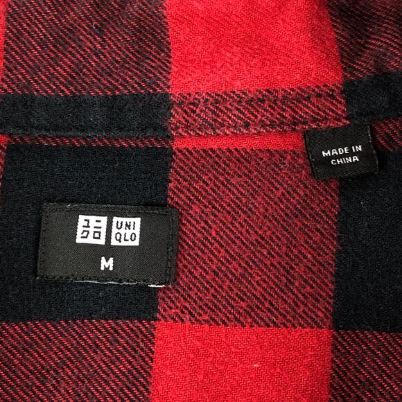 Uniqlo Button Up Flannel Mens Medium Black Red Plaid Long Sleeve Shirt Pocket - Picture 3 of 10